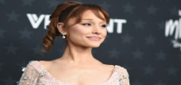 Ariana Grande se retira del musical londinense y se tomará un descanso de la vida pública.