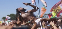 Los cánticos antiisraelíes del dúo de rap Bob Vylan motivan a la policía británica a revisar los actos de Glastonbury