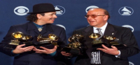 Clive Davis ayudó a lanzar o a dar forma a las carreras de estas estrellas de la música, a través de distintos géneros y décadas.