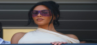 Kim Kardashian observa cómo Lewis Hamilton consigue el segundo puesto en el Gran Premio de Mónaco.