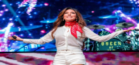 En 'Little Miss Twain', Shania Twain reflexiona sobre sus humildes comienzos y su difunta madre.
