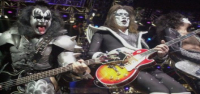 Ace Frehley, guitarrista principal original y miembro fundador de Kiss, muere a los 74 años