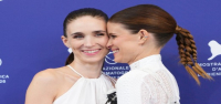 Rooney y Kate Mara tuvieron que hablar al unísono en 'Bucking Fastard'.