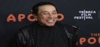 Abren investigación penal contra Smokey Robinson por acusaciones de violación y agresión sexual