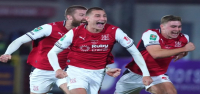 El Arsenal sufrió una humillante derrota en la tanda de penaltis ante el Fleetwood, de cuarta división, en un partido decisivo de la Copa de la Liga inglesa.