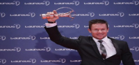 Felix Baumgartner, el primer paracaidista en caer más rápido que la velocidad del sonido, muere en un accidente de parapente.