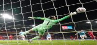 El portero del Real Madrid, Courtois, critica al presidente de la Liga española por el partido del Barcelona en Miami