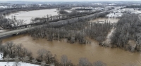 Un frío que amenaza la vida azota partes de EE. UU. tras inundaciones mortales el fin de semana