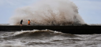 La tormenta tropical Bertha se debilita tras provocar fuertes vientos y fuerte oleaje en Luisiana y Texas.
