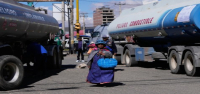Transportistas paran en varias regiones de Bolivia en rechazo a gasolina de mala calidad