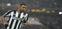 Alexander Isak no jugará contra el Liverpool pero aún tiene futuro en el Newcastle, dice Howe