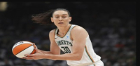 Breanna Stewart recuperó 19 puntos tras su lesión y llevó a Nueva York a una victoria por 81-79 sobre Connecticut.
