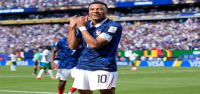Kylian Mbappé ilumina a Francia con 2 goles en la victoria por 3-1 sobre Senegal en la Copa del Mundo.