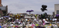 Birmingham, la cuna del metal, rinde homenaje a Ozzy Osbourne con el paso del coche fúnebre