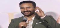 La estrella de Bollywood Saif Ali Khan es apuñalado por un intruso en su casa