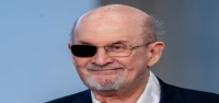 Salman Rushdie recibirá la medalla del Premio Nacional del Libro por su trayectoria profesional.