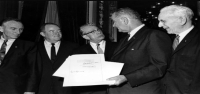 Corte Suprema de EEUU vacía una ley histórica que protegió el voto de las minorías durante 60 años