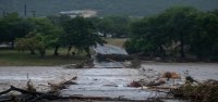 Las inundaciones repentinas en Texas dejan al menos dos muertos en una región devastada hace un año.