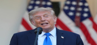Trump promete hacer campaña por los republicanos rumbo a comicios legislativos