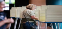 Los abogados instan al juez a bloquear la orden de Trump que crearía una lista de votantes elegibles y limitaría las boletas por correo.