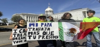 Estados de EEUU gobernados por republicanos buscan penalizar transporte de inmigrantes irregulares