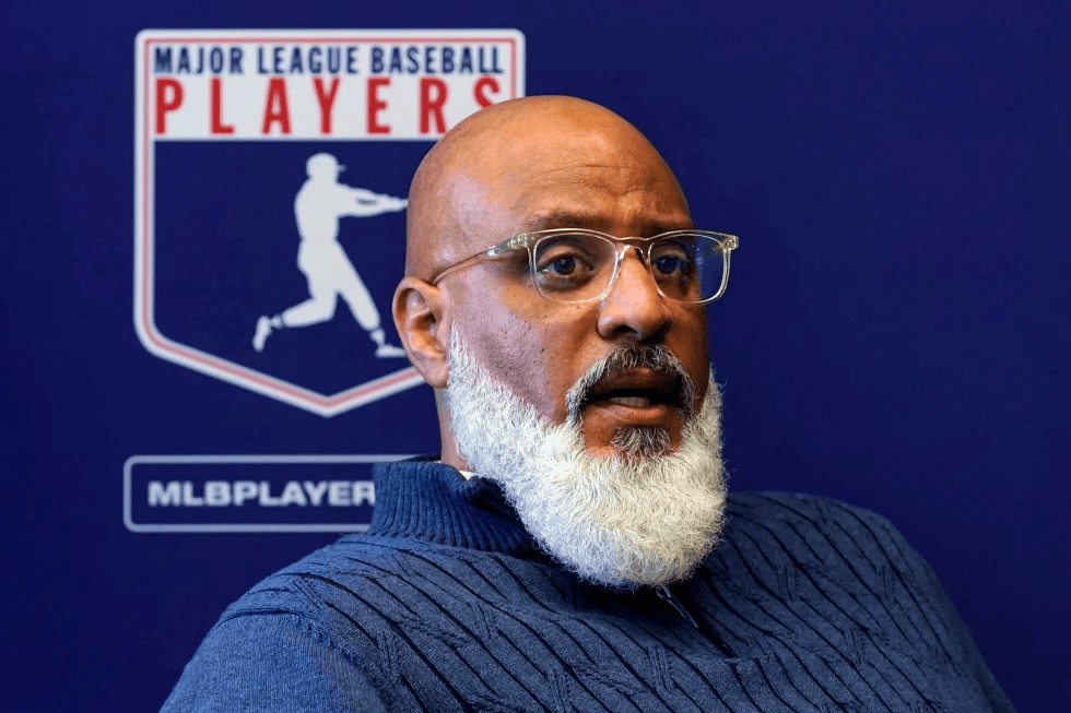 tony clark renuncia como lider de sindicato de jugadores
