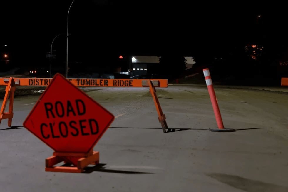 tiroteos en escuela y vivienda