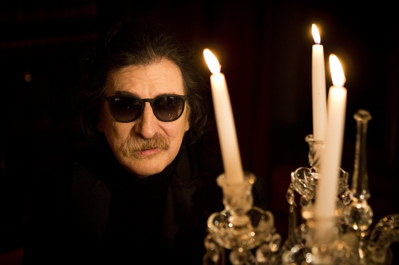 Charly García suspende concierto tras sufrir caída doméstica