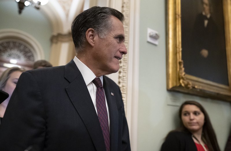 Romney puede afianzar influencia en juicio político de Trump